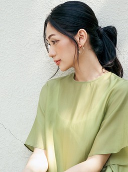 Váy suông tối giản là bạn đồng hành hoàn hảo vào mùa thu