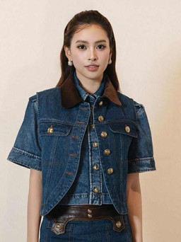 Hoa hậu Tiểu Vy khoe nhan sắc mộc mạc sau 7 năm đăng quang