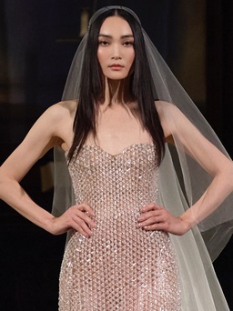 Nhà thiết kế Trần Hùng gây ấn tượng tại London Fashion Week