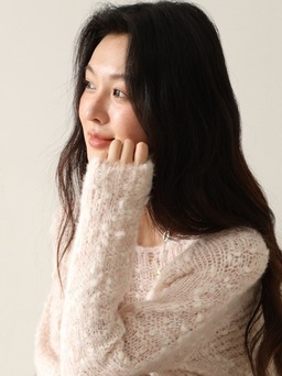 Chân váy cổ điển trở lại, đẹp từ công sở đến đường phố