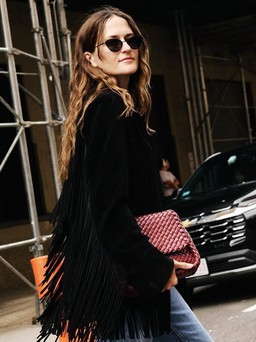 Blazer và quần jeans, cặp đôi đường phố mới của mùa