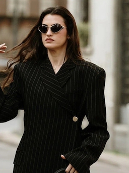 Những bộ trang phục mùa thu nên thử với giày cao gót trắng