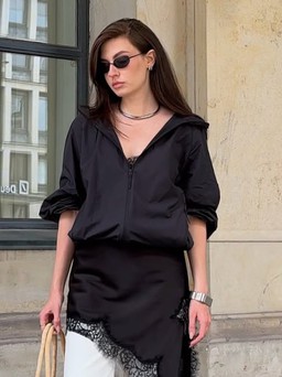 Váy lụa vạt xéo mặc cùng quần dài, xu hướng phá cách  mùa thu