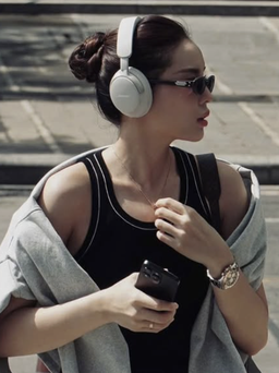 Áo tank top, áo hai dây dáng ôm mang đến vẻ ngoài gọn gàng và hiện đại