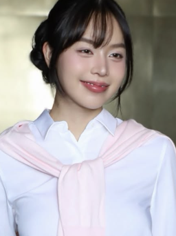 Diện áo sơ mi trắng tinh giản nhưng luôn ghi điểm thanh lịch