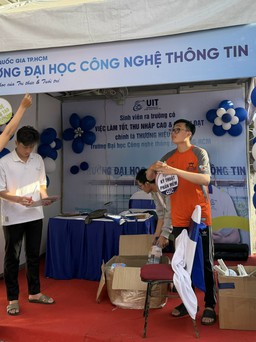 Trải nghiệm công nghệ mới tại các gian triển lãm Tư vấn mùa thi