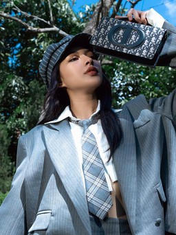 Hơi thở cổ điển trong bản phối áo blazer và mũ newsboy