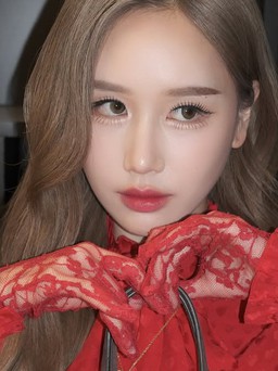 Chiếm mọi ánh nhìn trong mọi bữa tiệc đầu năm với găng tay ren mỏng