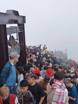 Biển người hành hương về Yên Tử