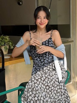 Dịu dàng ngày đầu năm với áo khoác mỏng phối đầm hai dây