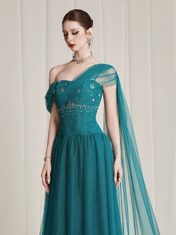 Vũ điệu ánh sáng trong những thiết kế váy tiệc