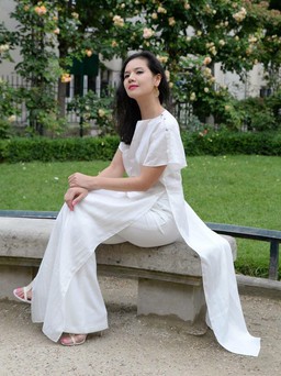 Mẫu áo dài cách tân nào 'đắt hàng' dịp du xuân?