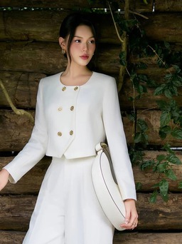 Tôn lên sự trong trẻo ngày xuân với trang phục sắc trắng