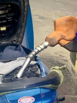 Giá xăng dầu đồng loạt giảm mạnh, có loại giảm gần 8.000 đồng/lít