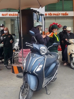 Giá xăng RON95-III tăng 335 đồng/lít, E5RON92 giảm 447 đồng/lít