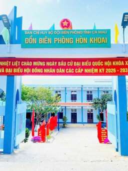 Sáng nay, cử tri Hòn Chuối, Hòn Khoai vượt sóng bỏ phiếu sớm