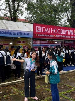 Học sinh Quảng Trị tìm cơ hội học tập tại Chương trình Tư vấn mùa thi