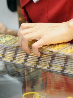 Giá vàng, giá bạc 'lao dốc', nửa tháng lỗ hơn 11 triệu đồng/lượng vàng