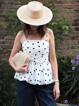 Bí quyết diện họa tiết chấm bi sang mà không sến