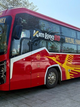 Bị Cục CSGT tước giấy chứng nhận và tem kiểm định, xe khách vẫn chạy 'chui'