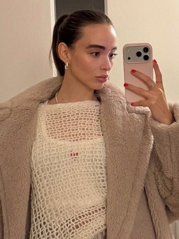 Mặc đồ xuyên thấu không hề phản cảm, quan trọng là bạn biết cách này