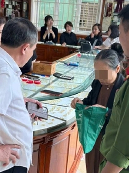 Cụ bà mang 19 chỉ vàng đi bán để chuyển tiền cho kẻ lừa đảo
