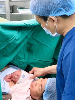 Sản phụ 60 tuổi sinh con trai 2,8 kg