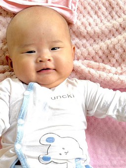 Tìm thân nhân bé gái 2 tháng tuổi bị bỏ rơi trước chùa Minh Giác