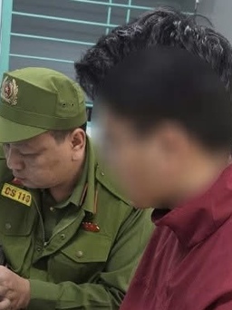 Dùng điện thoại quay lén trong nhà vệ sinh nữ tại trung tâm hành chính công