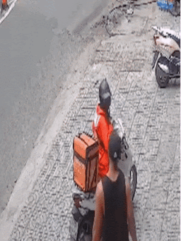 Công an TP.HCM bắt tạm giam thanh niên hành hung nữ shipper