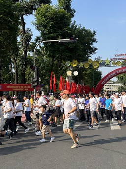 Hàng nghìn người tham gia Ngày chạy Olympic sức khỏe toàn dân tại TP.HCM