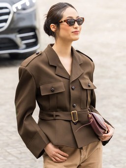 Mùa hè 2026 thanh lịch bắt đầu từ chiếc quần màu be