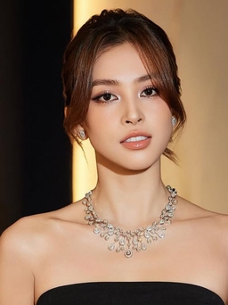 Tôn vẻ đẹp kiêu kỳ đầy sức hút từ trang sức pha lê