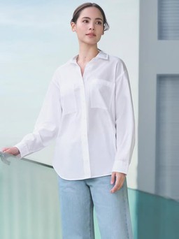 Áo sơ mi kết hợp quần denim tạo nên bản phối cuốn hút ngày đầu hè