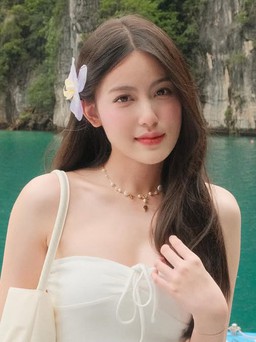 Nâng tầm thần thái với set áo váy tone sur tone sành điệu