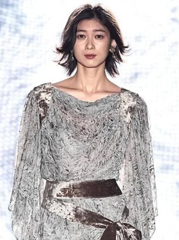 Màu chì 'phát sáng' - ít nhưng đắt, giúp nàng công sở tỏa sáng mỗi ngày