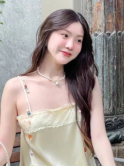 Diện áo hai dây satin vừa quyến rũ lại vừa sang chảnh