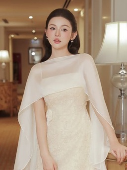 Hè đến, chị em cứ diện trang phục sáng màu là vẻ ngoài lập tức trẻ trung