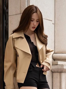 Quý cô bước đi kiêu kỳ với giày mũi nhọn