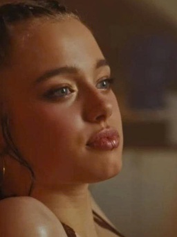 Con gái 19 tuổi của Angelina Jolie 'gây sốt' tại Hàn Quốc