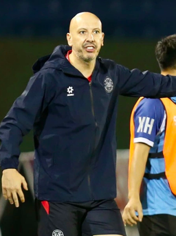 CLB CAHN bất ngờ chia tay trợ lý ‘ồn ào’ nhất V-League Luis Vegas
