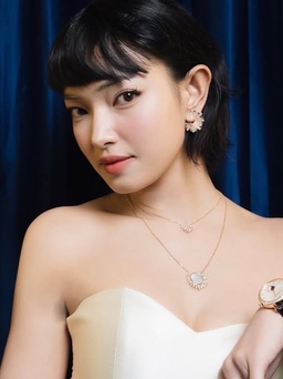 Nâng tầm phong cách với sức hút dịu dàng từ vòng cổ  xà cừ