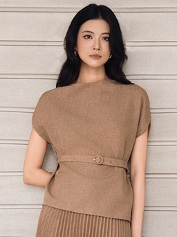 Phối đồ công sở ấn tượng hơn cùng chân váy xếp ly