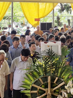 Dòng người tiễn biệt ni trưởng Thích Đàm Chính tại chùa Tiêu Sơn