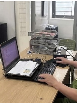 Công an lập hồ sơ xử lý cô gái chửi, tát nam tài xế ô tô