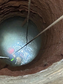 TP.HCM: Giải cứu người đàn ông rơi xuống giếng sâu 35 m giữa rẫy