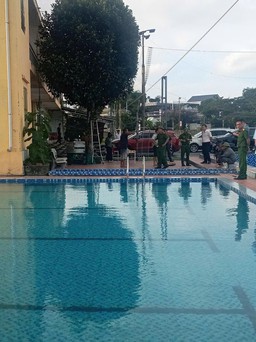 Điện rò rỉ ở bể bơi tại trường học, 3 trẻ phải cấp cứu