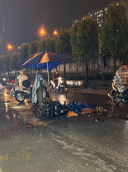 Né xe chạy ngược chiều trước chợ, người đàn ông gặp nạn tử vong