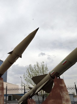 Iran tuyên bố tấn công 3 căn cứ không quân, Hạm đội 5 của Mỹ