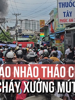 Người dân nháo nhào tháo chạy khi xưởng mút xốp cháy lan sát nhà trọ